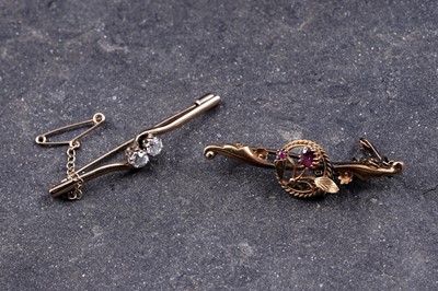 Lot 119 - An Edwardian 15ct gold ruby and tourmaline bar brooch; and a 9ct gold bar brooch