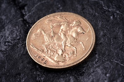 Lot 155 - A Victorian 1890 gold sovereign