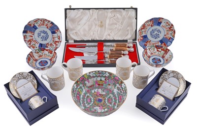 Lot 265 - A collection of boxed Royal Worcester Queen Elizabeth II commemorative china; and other ceramics
