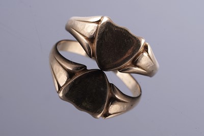 Lot 122 - A gold signet ring with shield-shaped cartouche