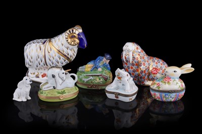 Lot 297 - A collection of ceramics