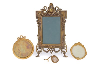 Lot 211 - A collection of late 19th/early 20th Century picture frames