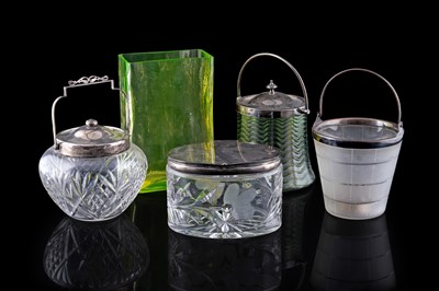 Lot 316 - A selection of early 20th Century glassware