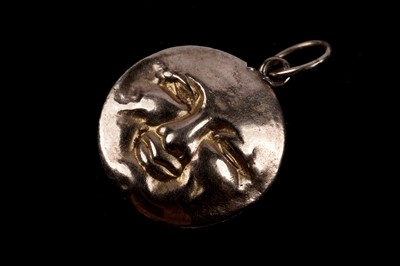 Lot 72 - A 1920s "man on the moon" pop culture 9ct gold pendant