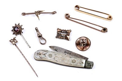 Lot 73 - Gold and other jewellery, including: an 18ct gold stock pin
