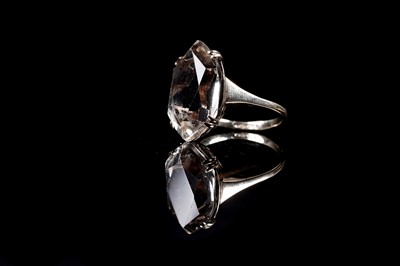 Lot 33 - An early 20th Century Art Deco citrine dress ring