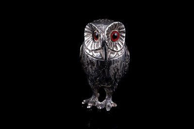 Lot 210 - A Victorian novelty silver pepperette in the form of an owl