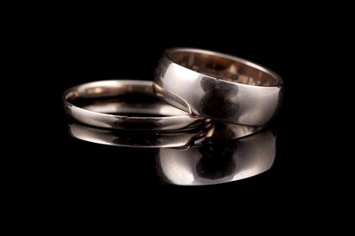 Lot 125 - Modern 9ct gold wedding bands