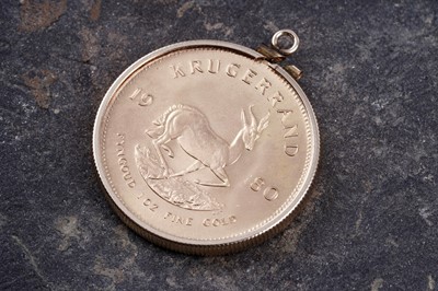 Lot 153 - A South Africa (Suid-Afrika) Krugerrand 1oz fine gold coin, and pendant mount