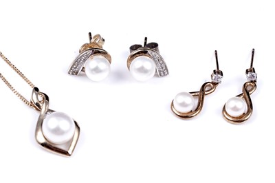 Lot 137 - Cultured pearl and 9ct gold jewellery