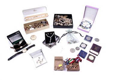 Lot 150 - Gold and costume jewellery, together with Second World War medals and sundry coins