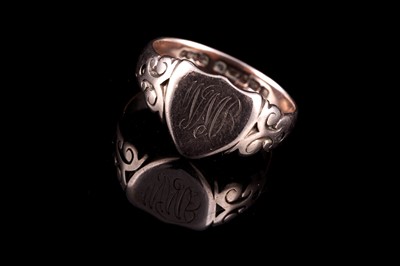 Lot 139 - An early 20th Century 9ct rose gold signet ring