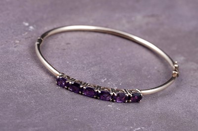Lot 2 - A modern amethyst hinged bangle