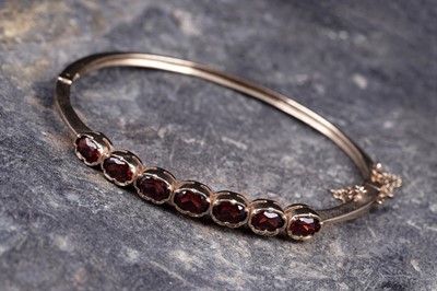 Lot 3 - A modern citrine hinged bangle