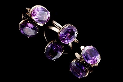 Lot 11 - A modern synthetic sapphire ring and earring set