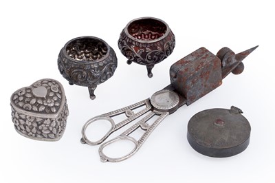 Lot 254 - An Indian box; and other items