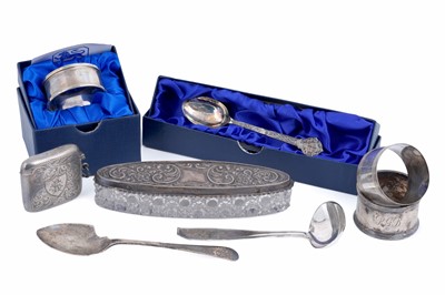 Lot 215 - Small silver and items including: a vesta case; and an Edwardian ring dish