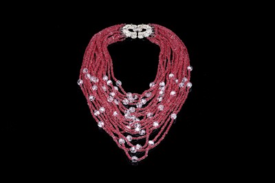 Lot 145 - An early 20th Century glass bead necklace
