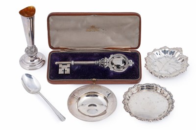 Lot 170 - A selection of small silver items
