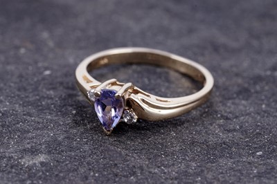 Lot 49 - A modern tanzanite and diamond ring