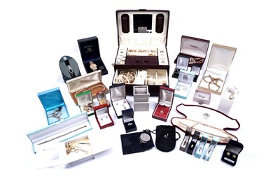Lot 144 - A large collection of gold and costume jewellery
