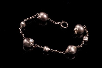 Lot 23 - An early 20th Century seashell pattern bracelet