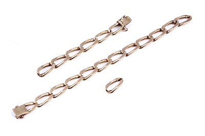 Lot 80 - A 20th Century gold curb-link bracelet