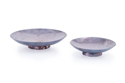Lot 180 - Elizabeth II planished silver dishes