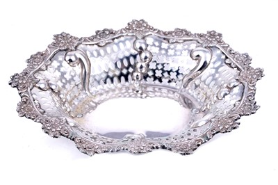 Lot 207 - A Victorian silver bonbon dish