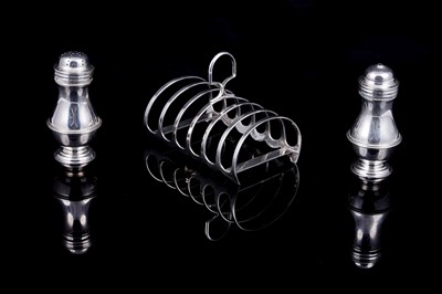 Lot 187 - An Elizabeth II silver toast rack; and a salt and pepperette pair